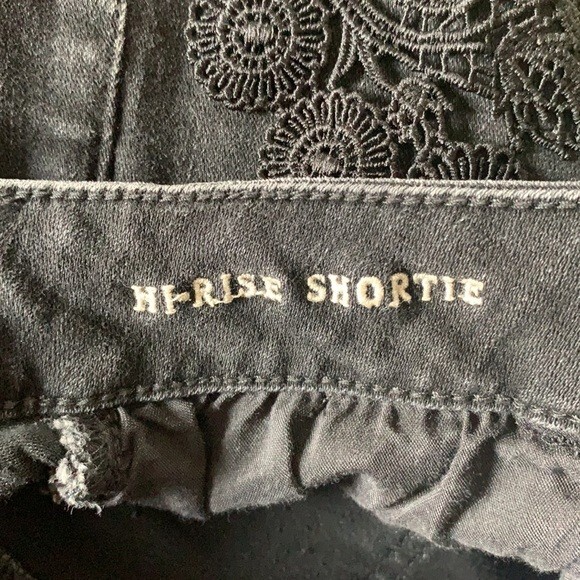 American Eagle Denim Cutoff Lace Hi-Rise Shortie Jean Shorts Black Size 4 - Picture 7 of 8